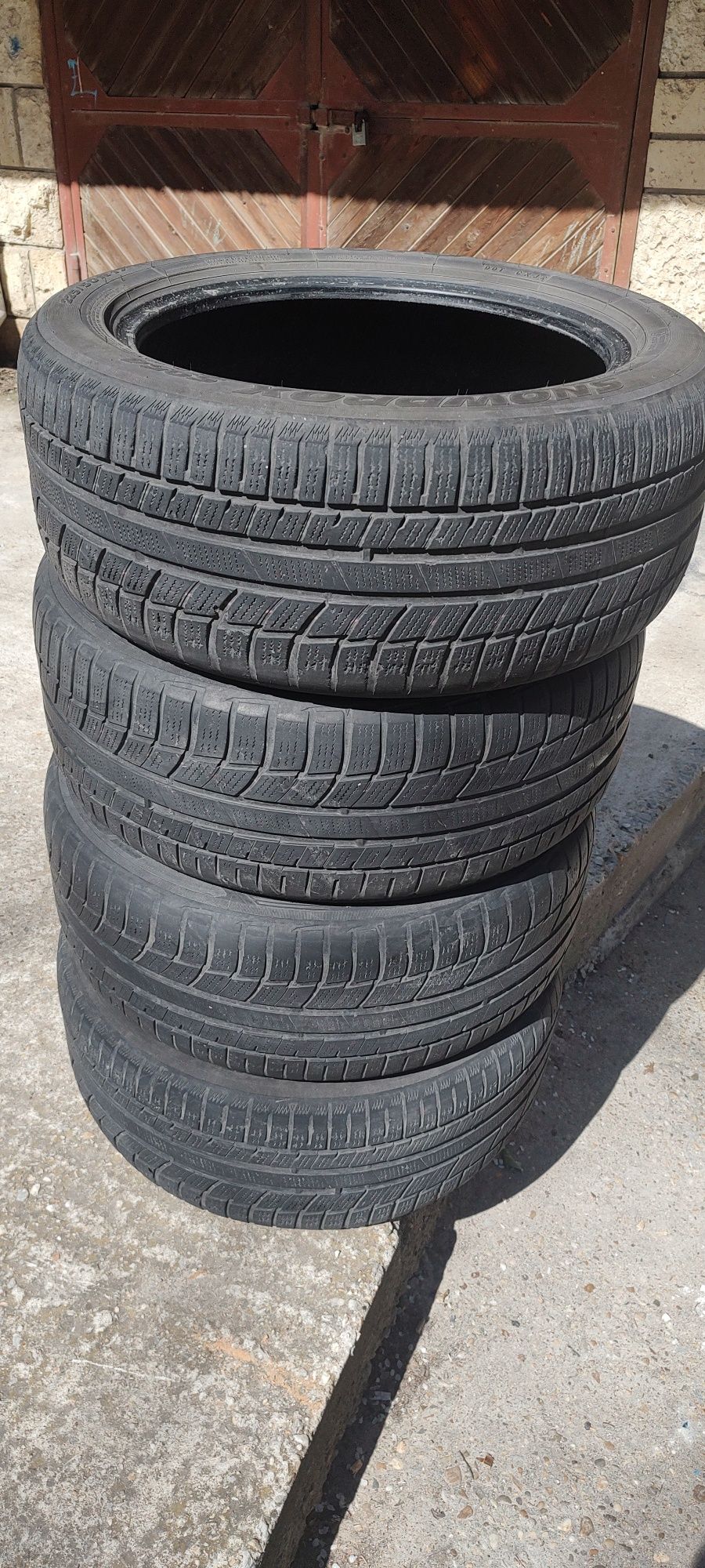 Продавам гуми Toyo 225/50/17