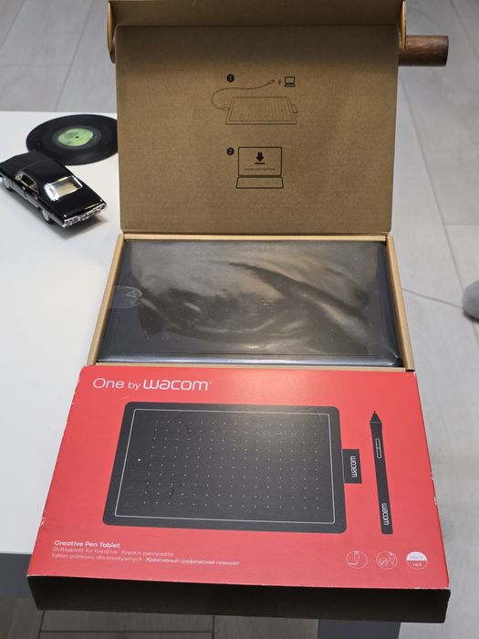 Tableta grafica One by Wacom, Negru/Roșu