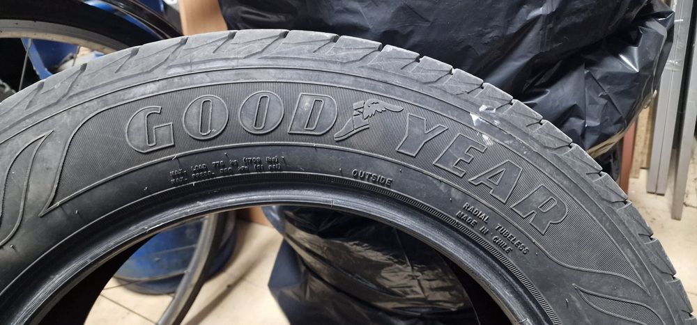 Продавам 4 броя зимни гуми Goodyear, 17 цола, употребявани 4 сезона