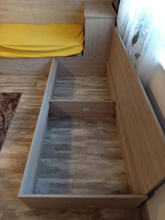 Продавам ъглови дивани на 1 година