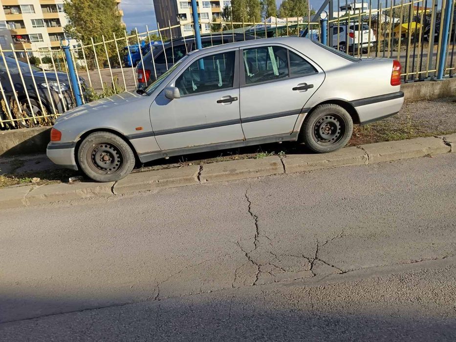 Мерцедес Ц200 /  Mercedes C200