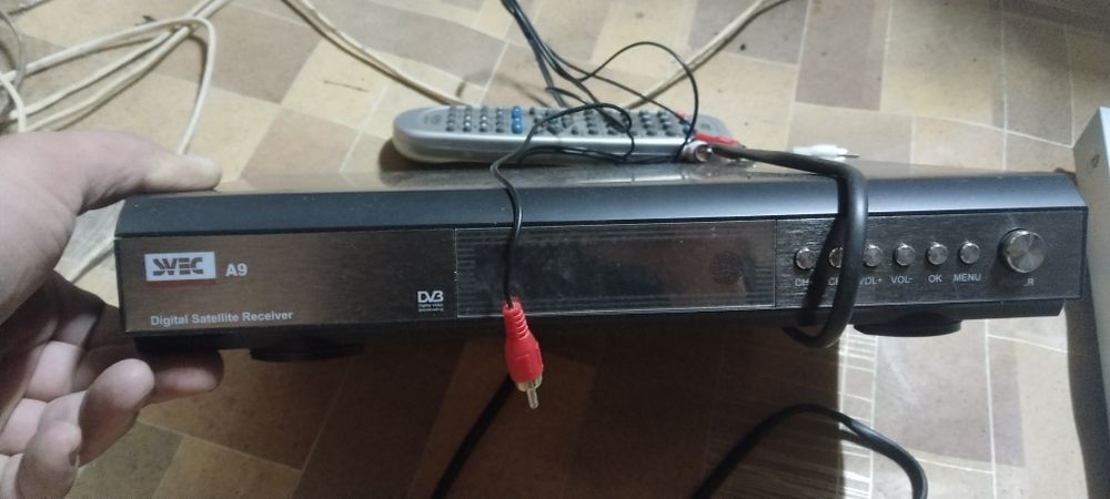 Продам рабочий цифровой спутниковый приемник для ТВ