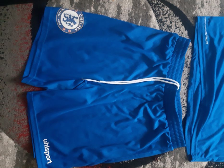Set echipament fotbal cu jambiere "UhlSPORT" !