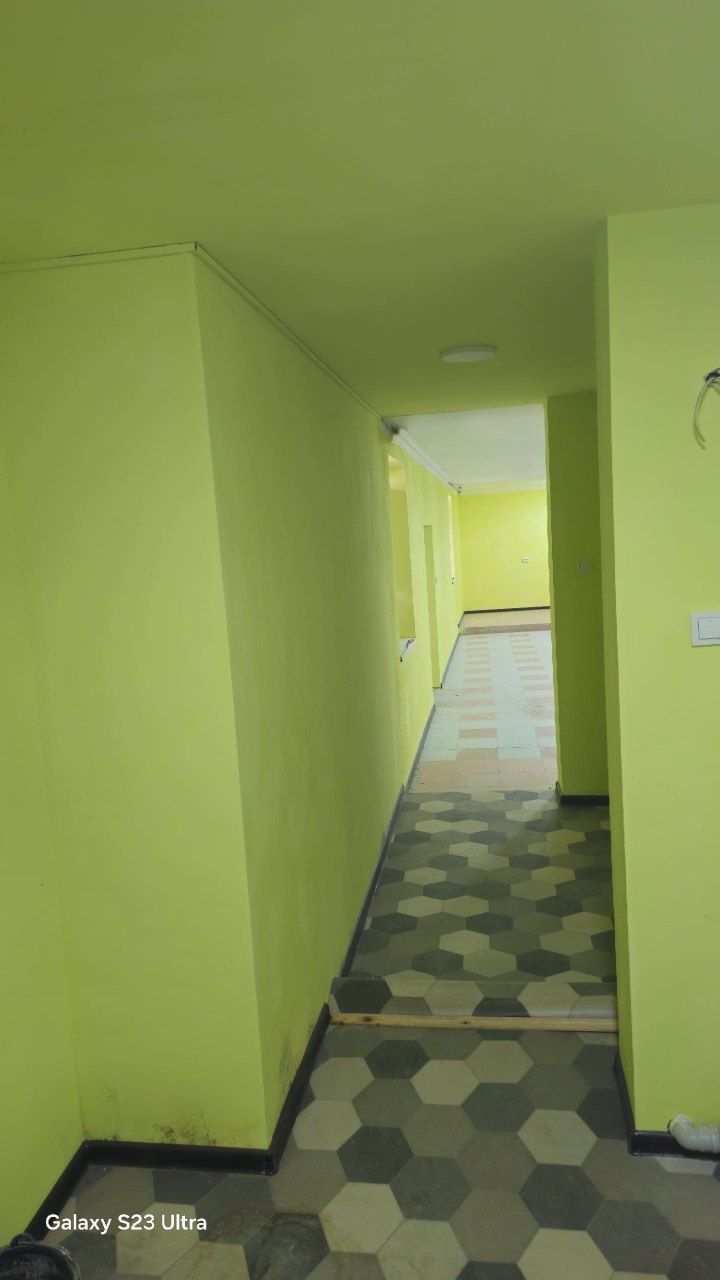 Guliston tumani 4- Mikro rayonda ishlab turga naturar bino sotiladi