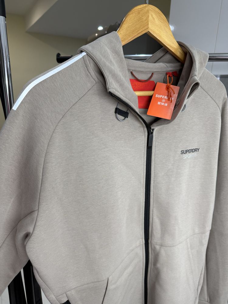 SUPERDRY- чисто нови- оригинални