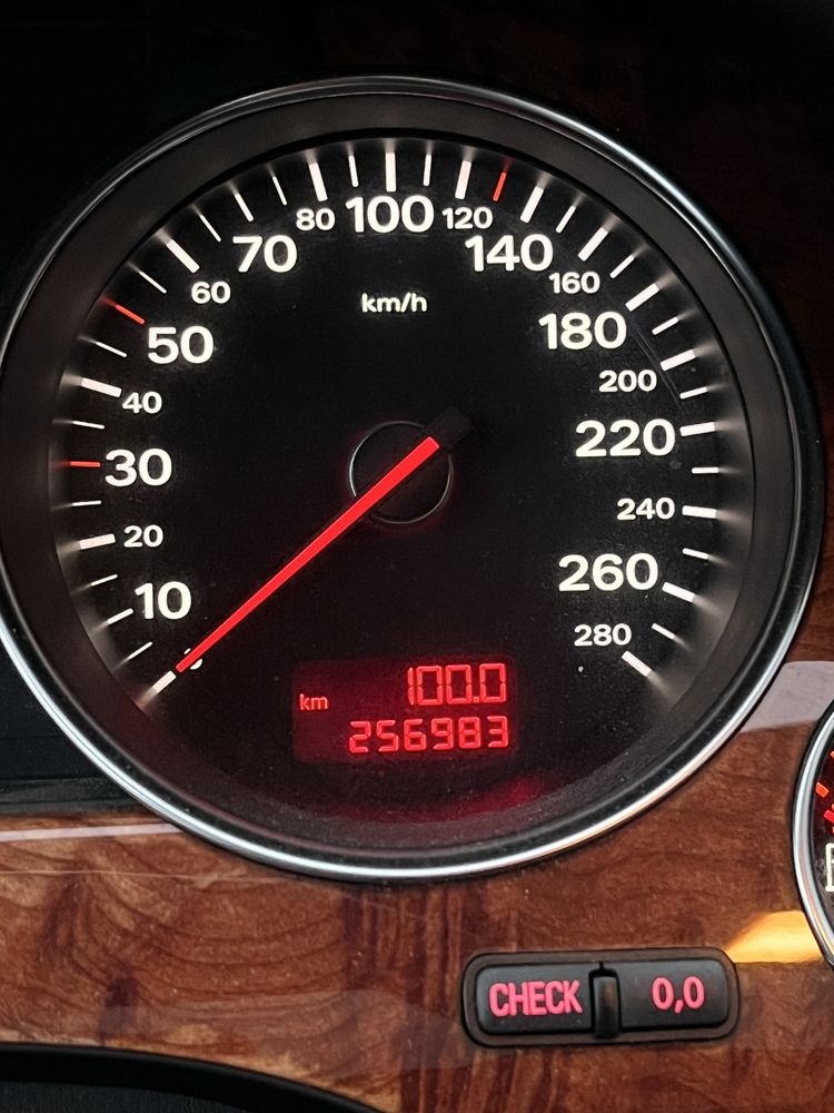 Audi A8 D3 3.2FSI Quattro