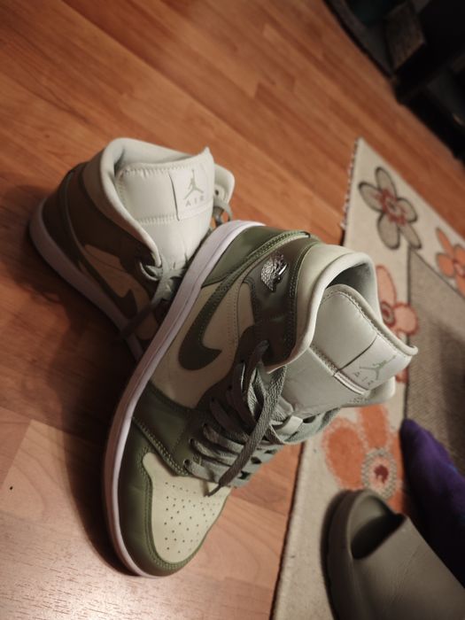 Air Jordan 1 Mid Sea Glass Oil