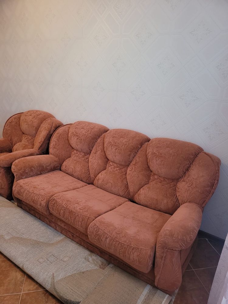Продам диван с креслом
