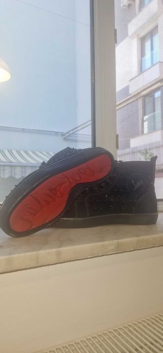 Black spike loubouti