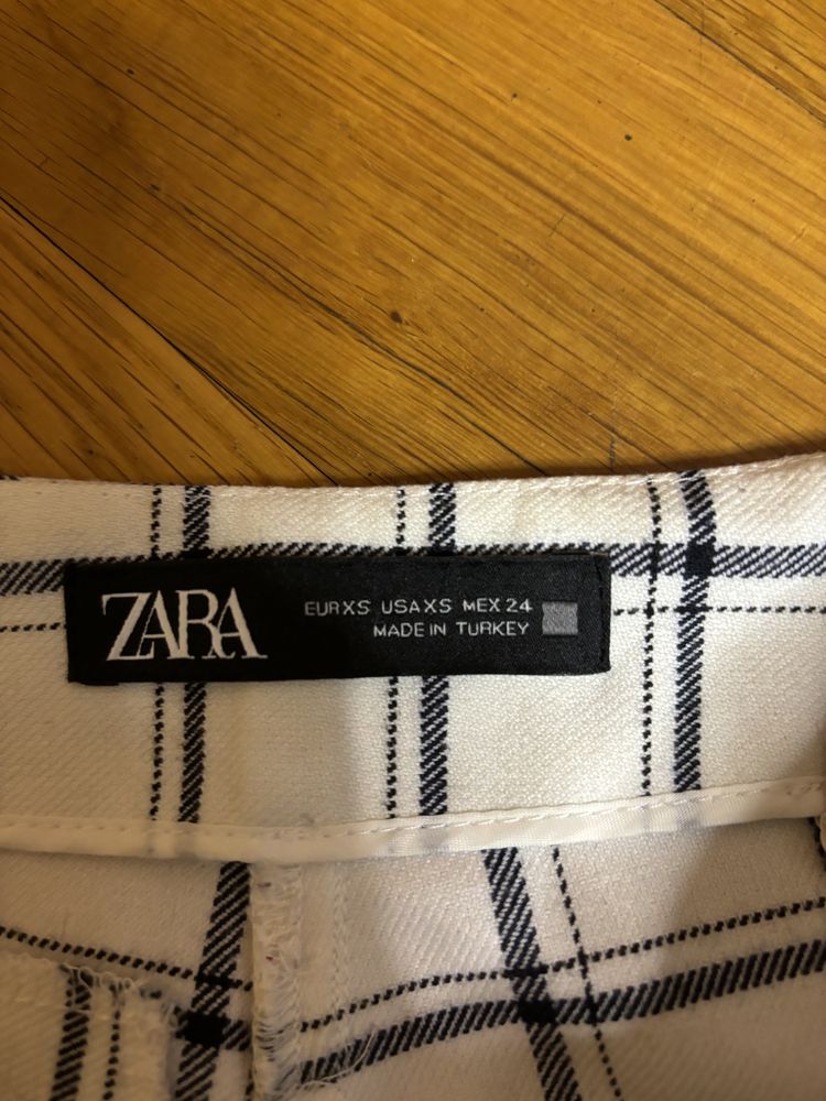 Пола къси гащи на Zara