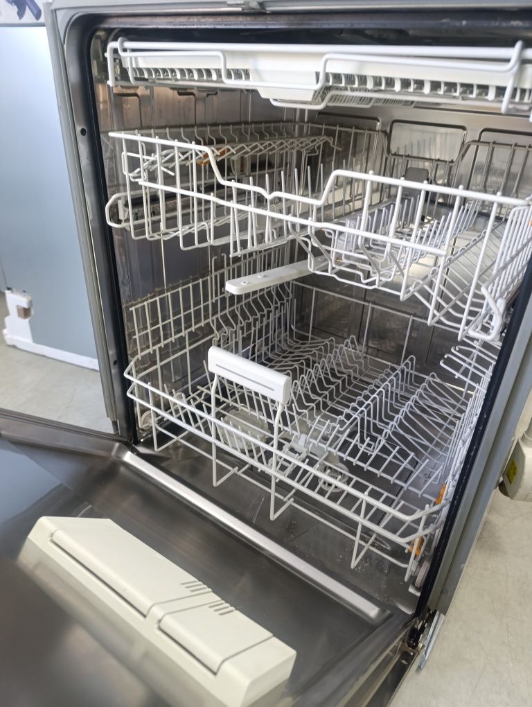 Съдомиялна за пълно вграждане Miele XXL 60см