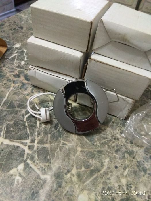 Точечный светильник .Продам 600т за штуку.