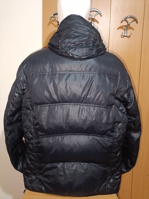 Мъжко яке Diesel,M размер . Якето е в много добро състояние,