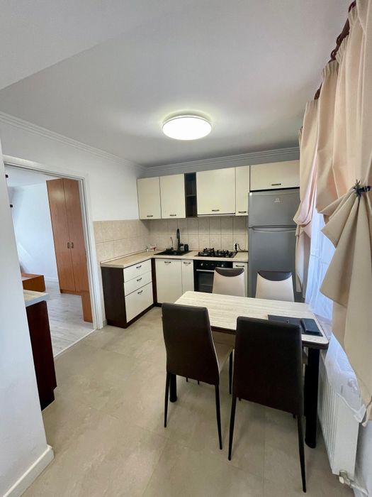 Vând apartament 2 camere  zona Parc Salca