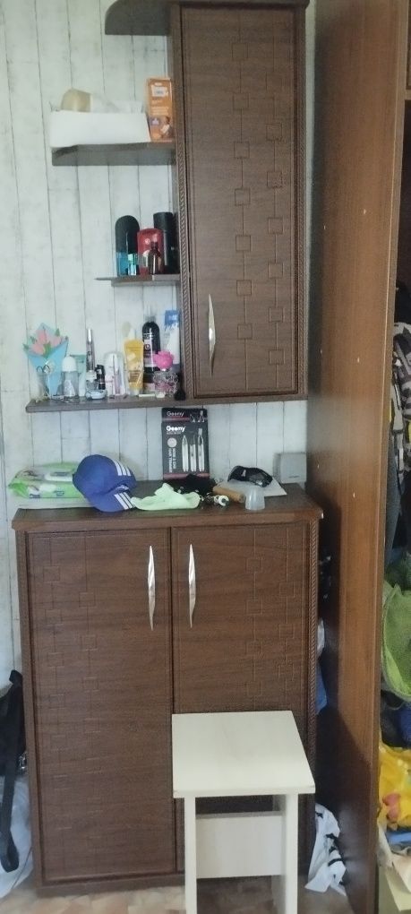 Продам детский диван и шкаф , продам прихожую вмести с обувницей