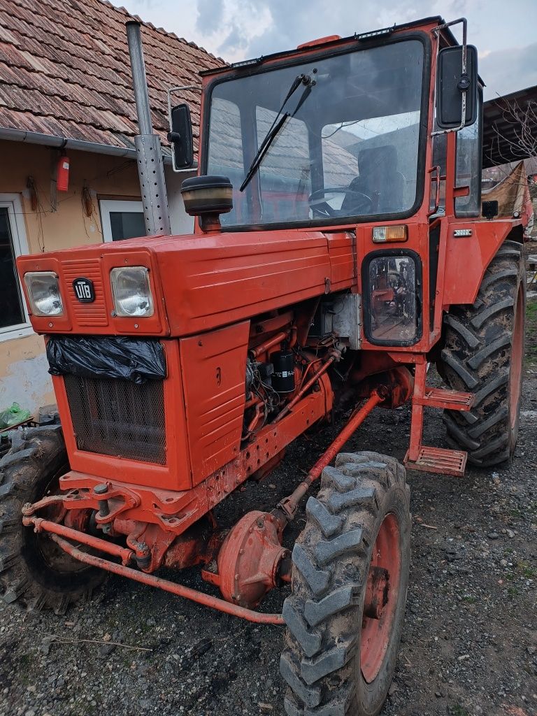 Vand tractor U651 4x4 10 500 euro.