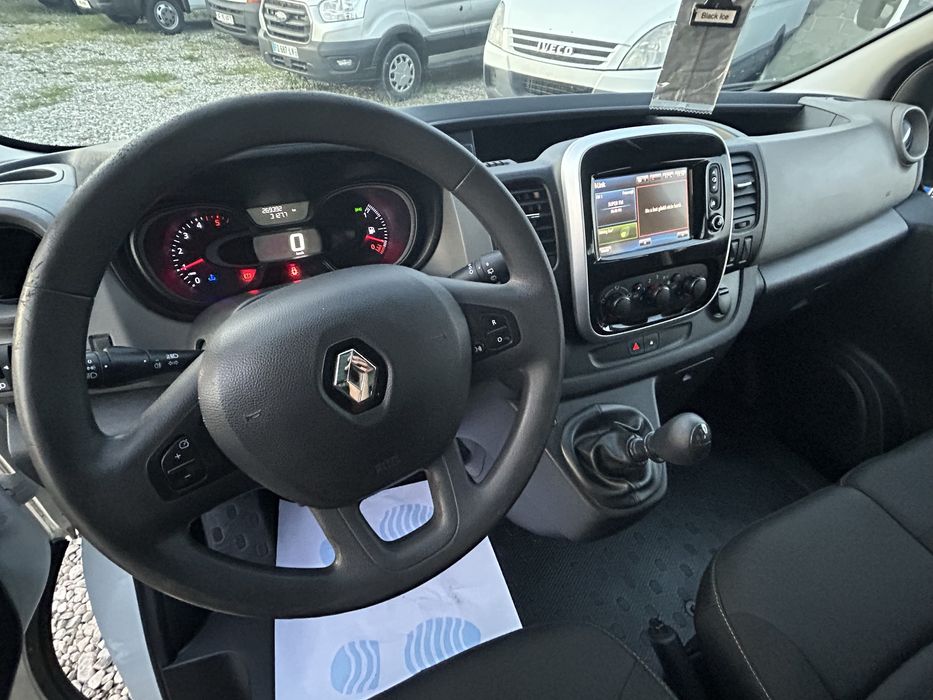 Renault trafic 2017/1,6 diesel euro6/ 9 locuri autoturism