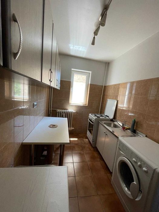 Inchiriez Apartament 2 Camere Metrou Tineretului, blocul cu BRD