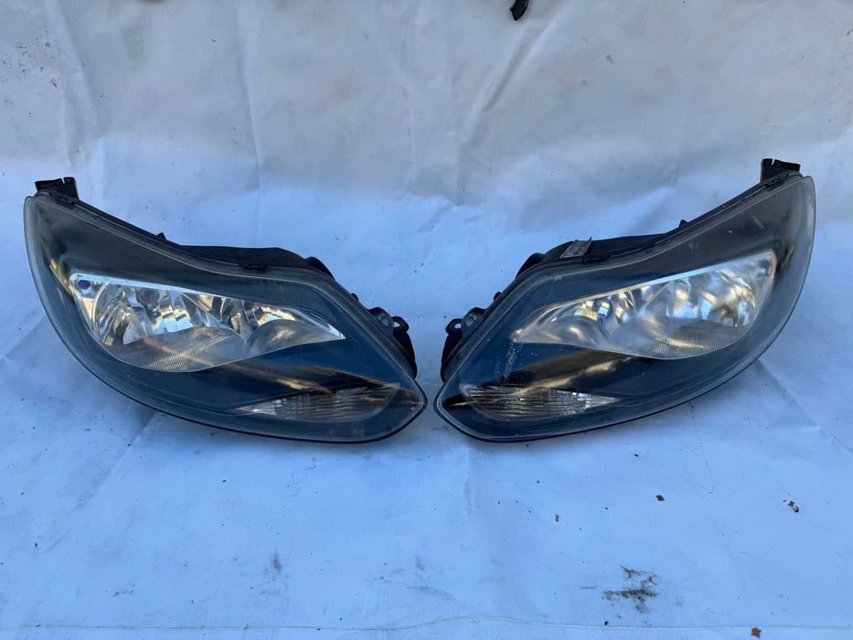 Far Faruri Stanga Dreapta Ford Focus 3