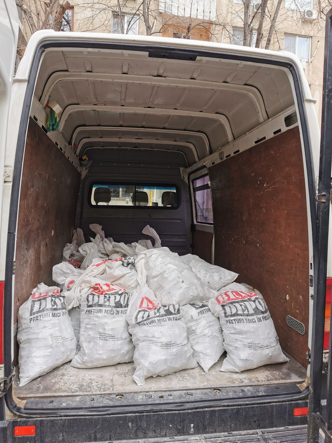 Transport moloz marfa moluz gunoi debarasare deseuri mobila veche lemn