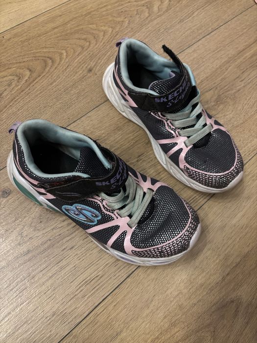 Adidasi pantofi sport cu lumini skechers 32