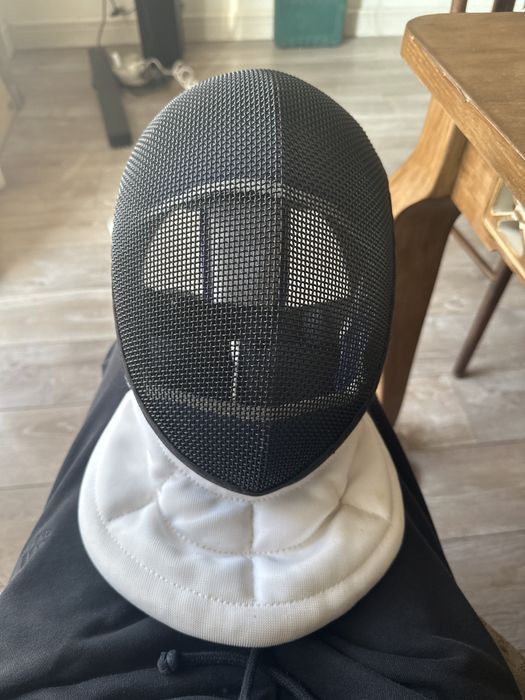 Продам фехтовальный шлем