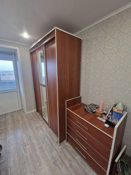 Продам Шкаф с комодом