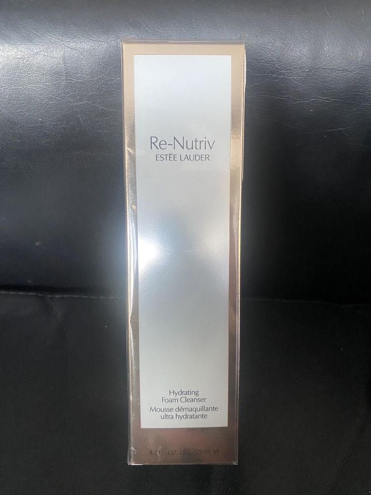 ESTEE LAUDER RE-NUTRIV hydrating foam cleaner