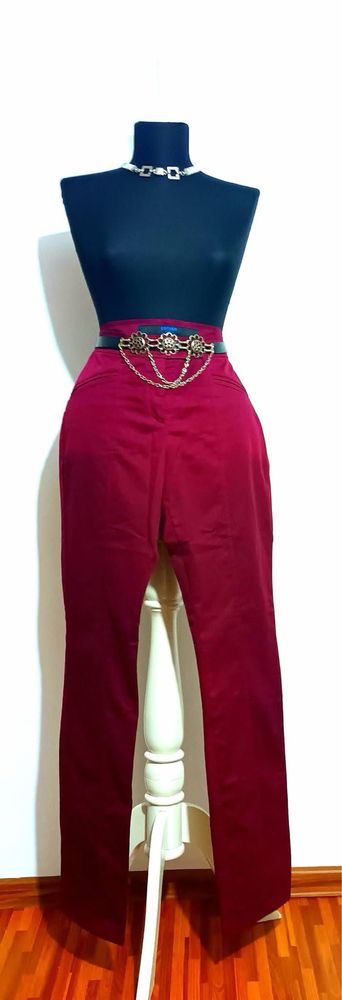Pantaloni exclusivisti