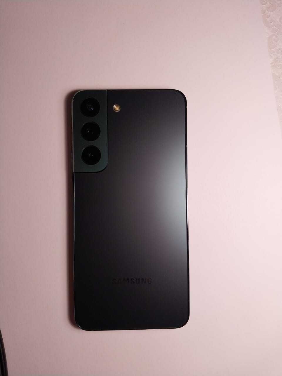 Б/У мобильный телефон Samsung Galaxy S22