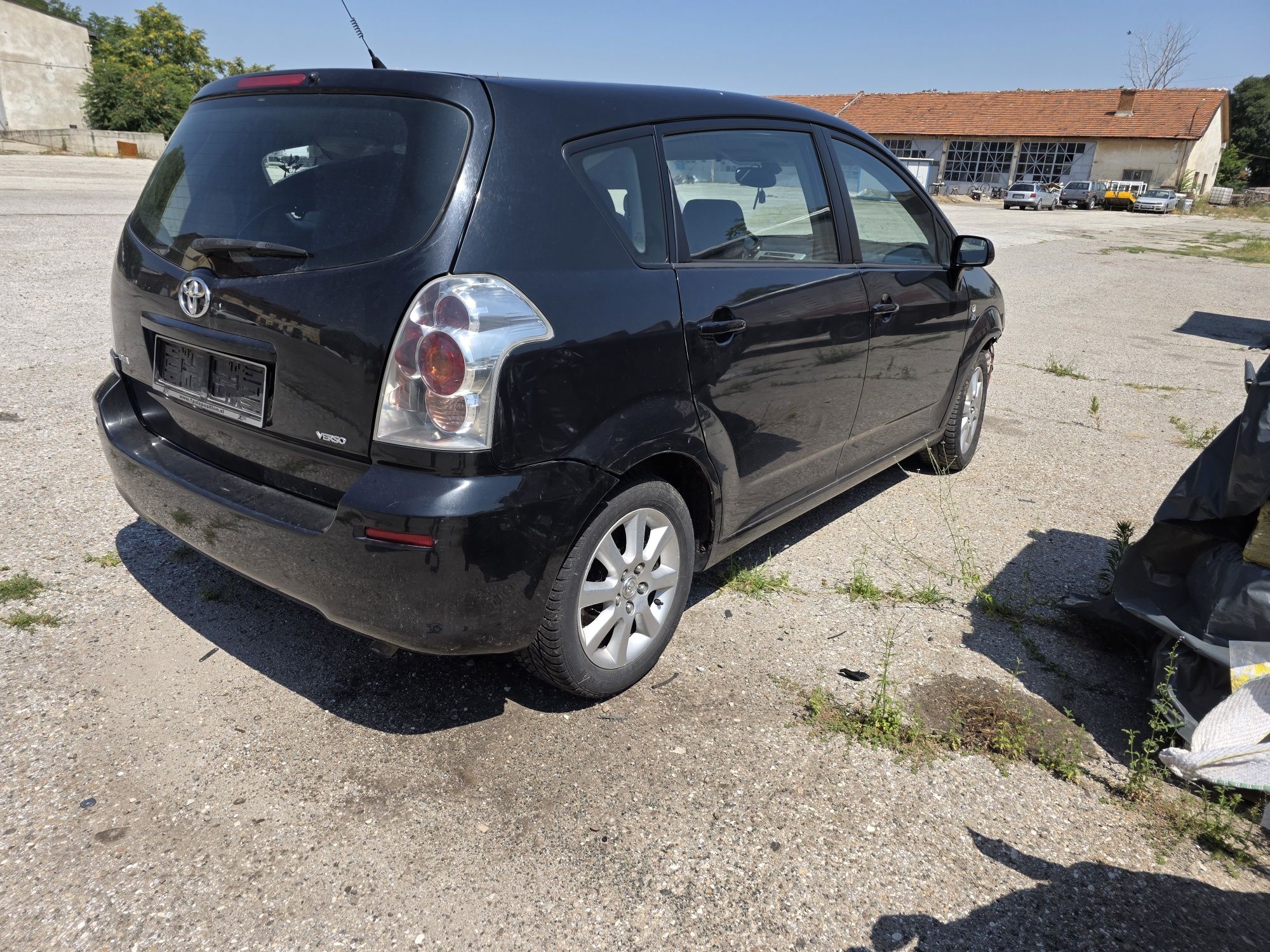 На части Тойота корола Версо 2.0d4d 116 к.с. /Toyota corolla verso 2.0