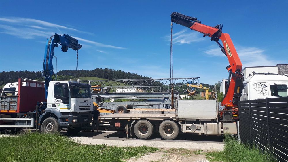 Transport camion cu macara