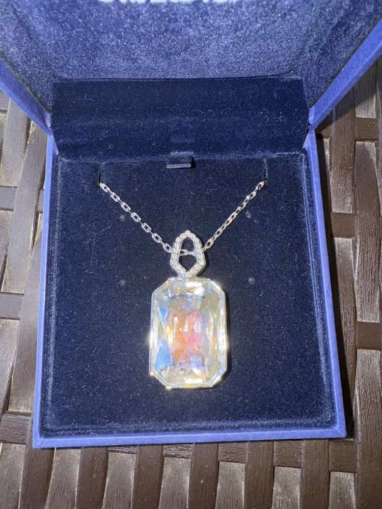 Красиво колие на SWAROVSKI