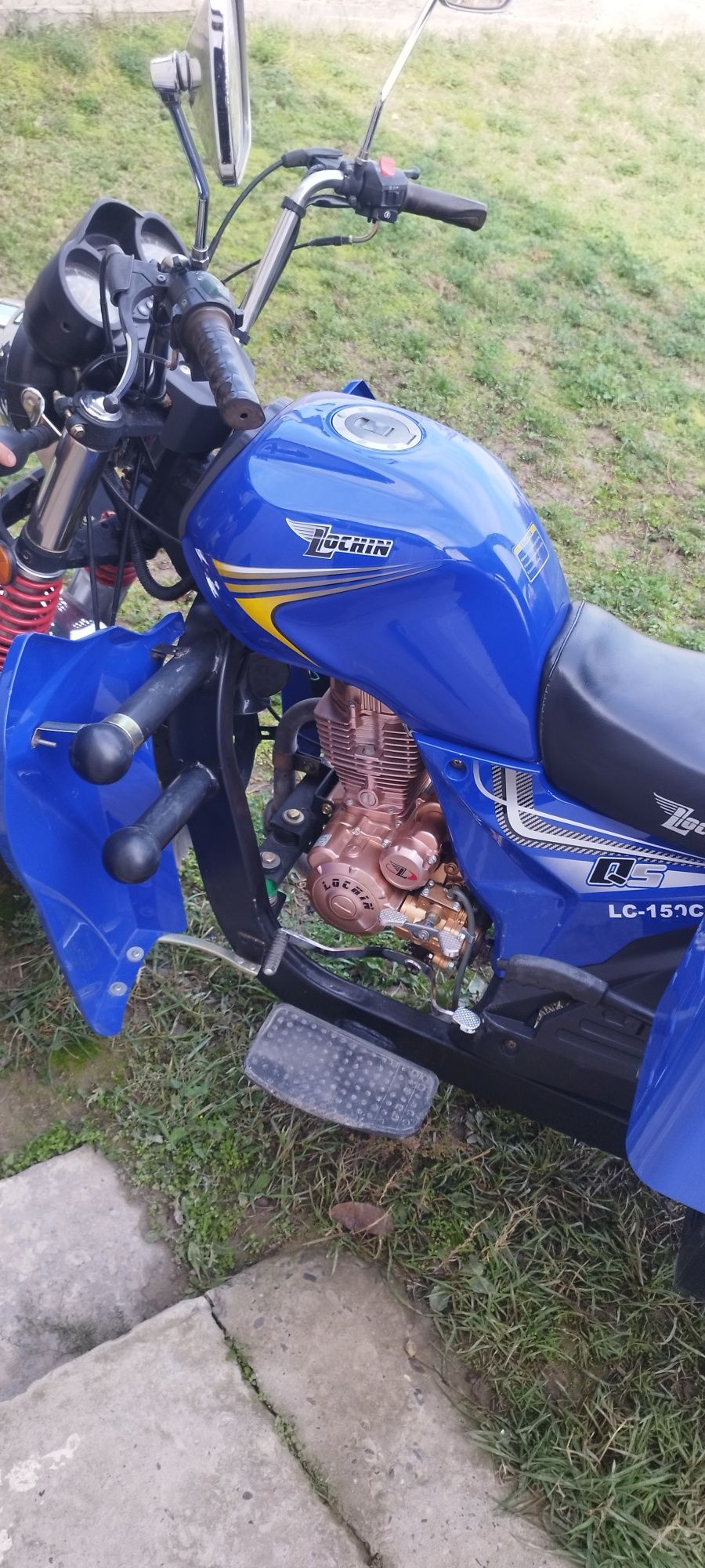 Lochin motosi tortishi zor yangiday turibdi ideal holatda