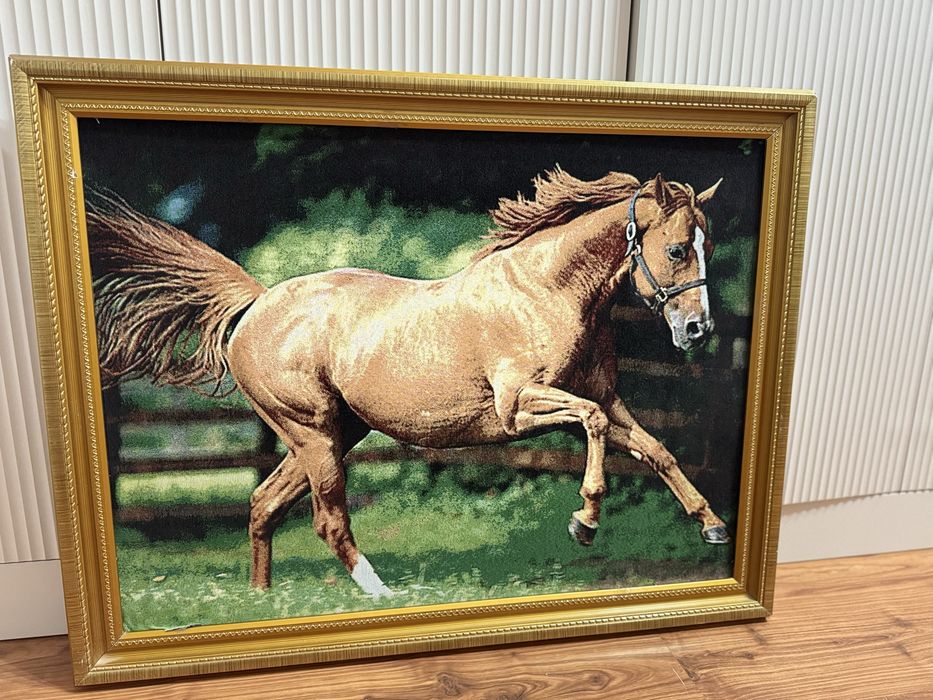 Продам картину с рисунком лошади