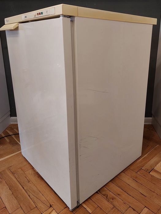 Фризер Whirlpool AFB409