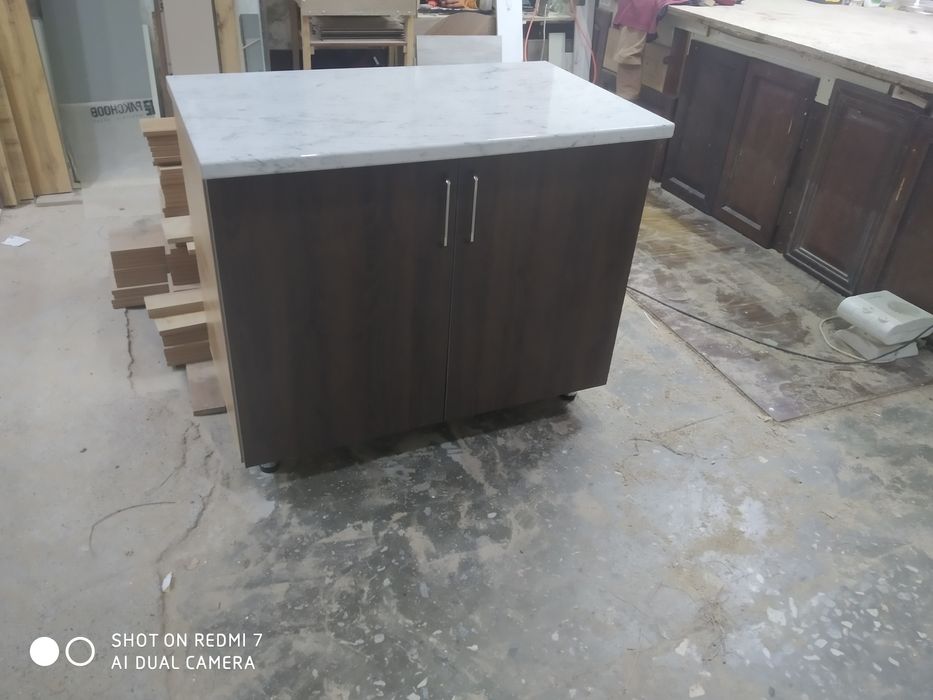 Кухонный рабочий стол новый