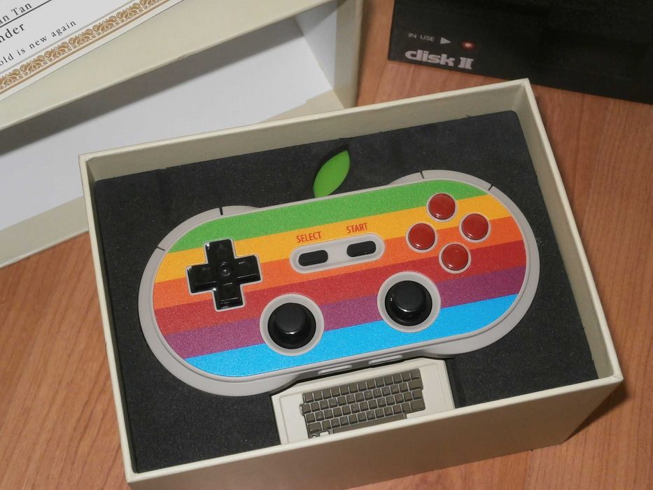 8Bitdo AP40 Apple 40th Anniversary Bluetooth Game Pad de colectie