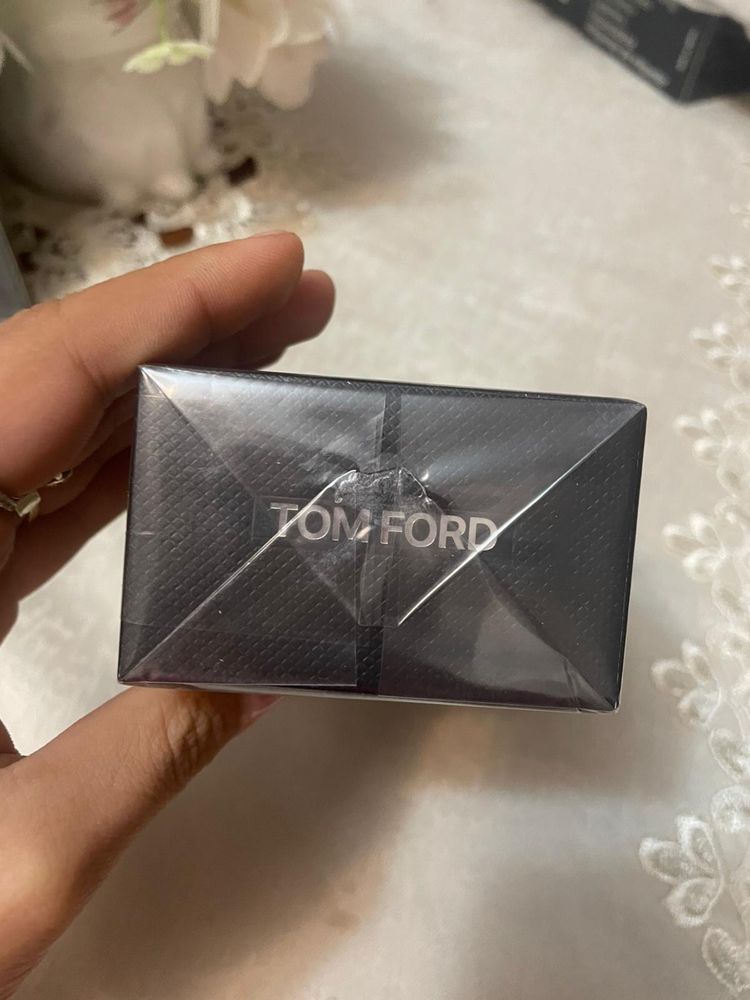 Vand parfum tom ford oud Wood Intense