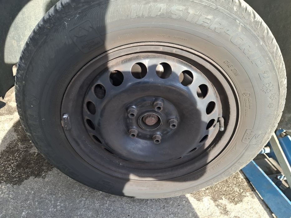 Метални джанти 5×112/15" със зимни гуми 195/65/15" + тасове
