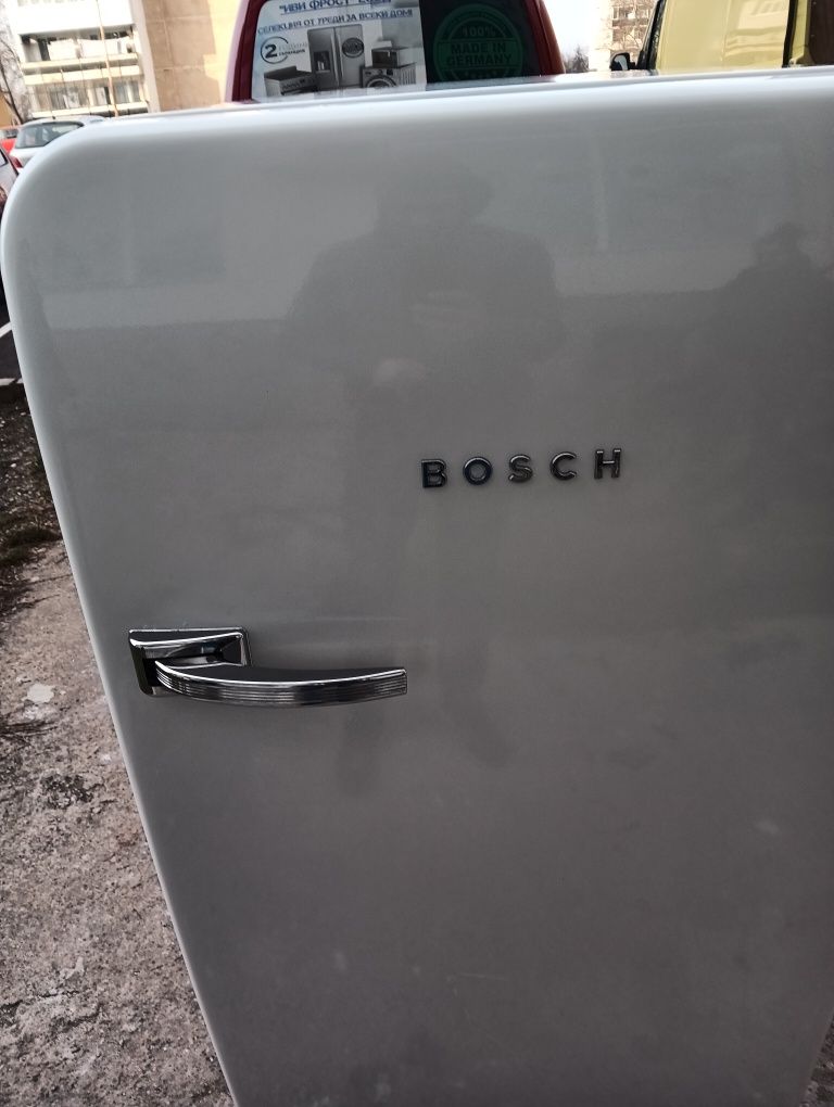 Бежов хладилник с вътрешна камера ретро дизайн Bosch 2 години гаранция