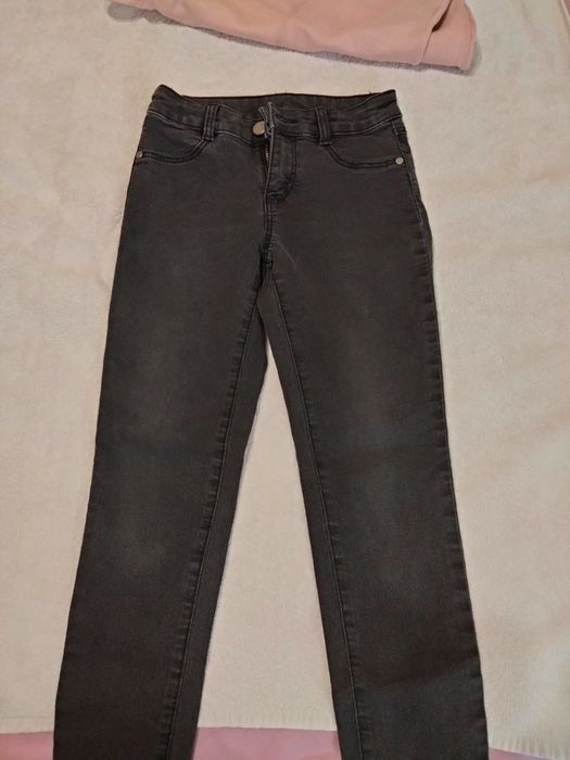 Детски ластични дънки и джинси с блузки