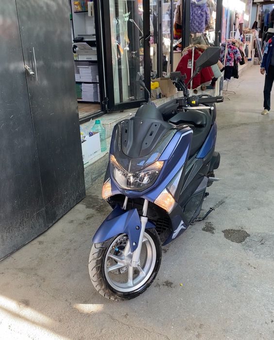 Продается скутер N Max в хорошем состоянии с допами