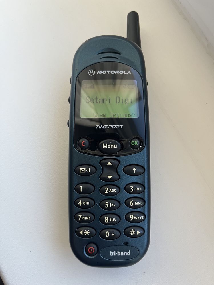 Telefon Motorola Time Port tri band liber de retea