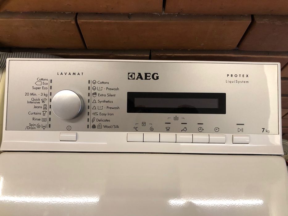 Продавам пералня AEG с горно зареждане за части