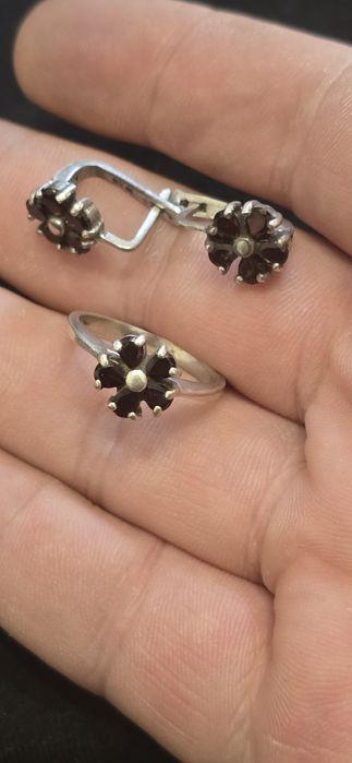 Set argint cu granate