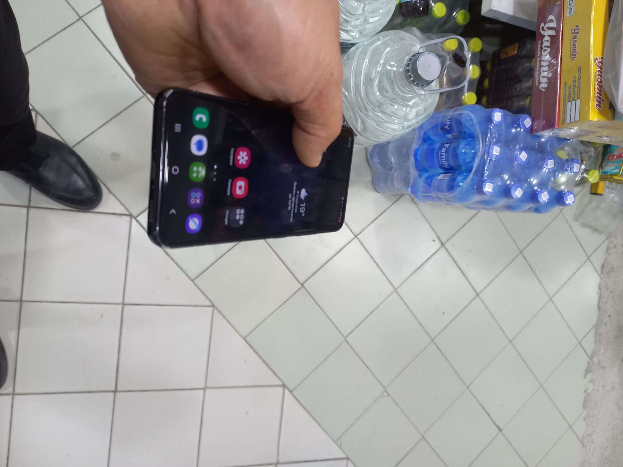 Samsung s23 holati tiniq usta ko'rmagan radnoy 2 sim karta imey bo'gan