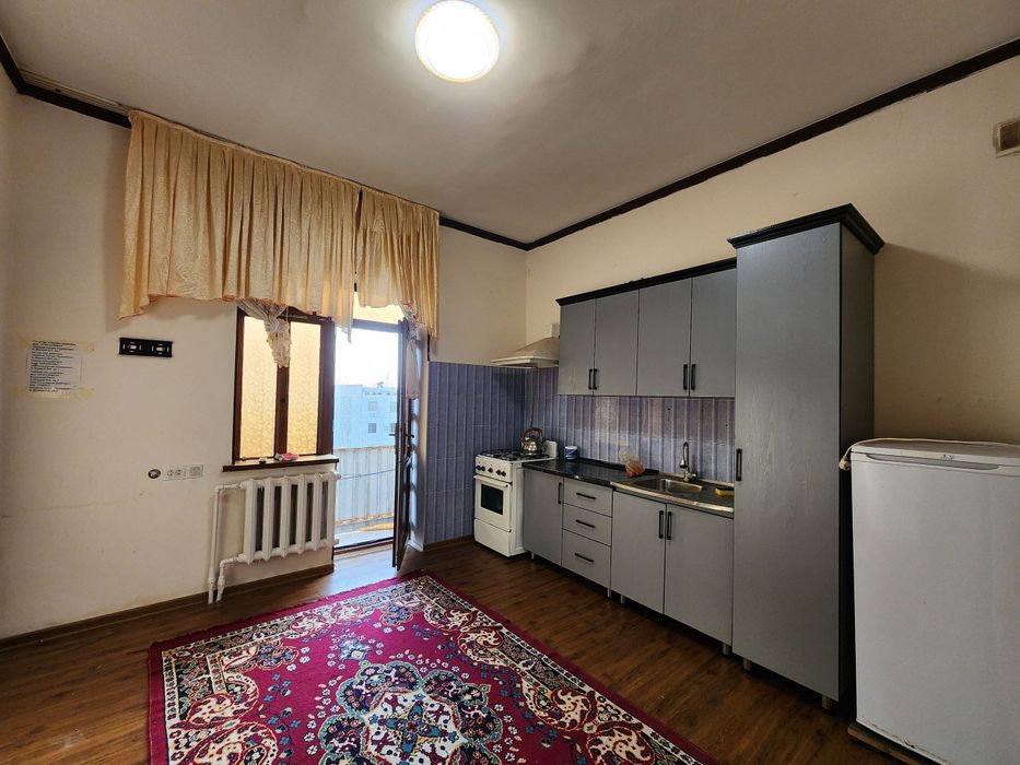 1 xonali kvartira sotiladi