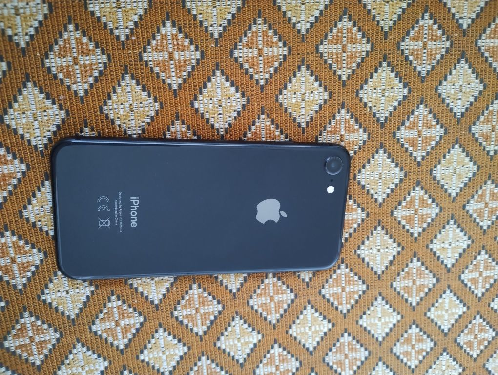 iPhone 8 заключен.