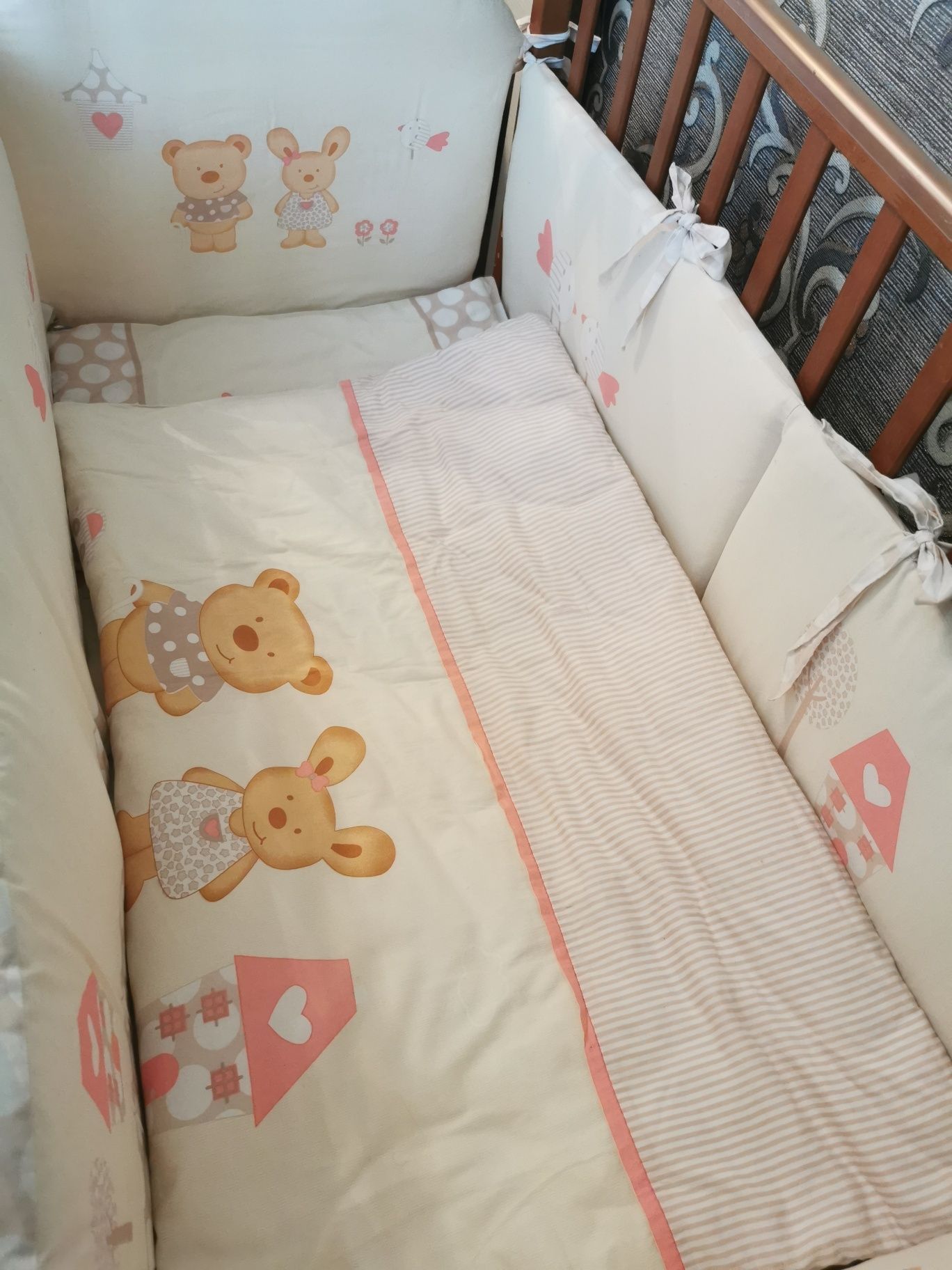 Полностью укомплектованная кроватка в идеальном состоянии